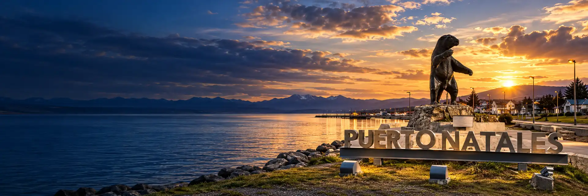 Costanera y muelles de Puerto Natales frente a los fiordos