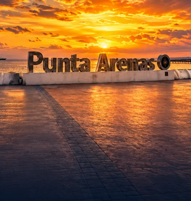 Vista panorámica del Estrecho de Magallanes y Punta Arenas